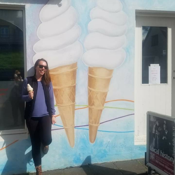 Meet your Posher, Katie - Picture 2 of 3